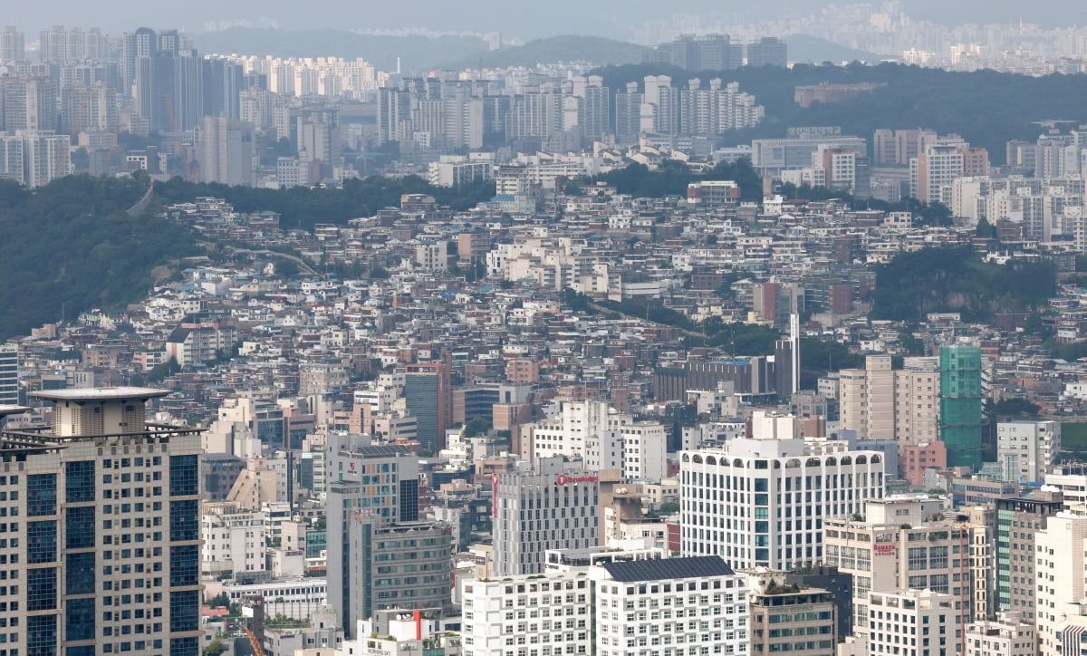 서울 중구 남산에서 바라본 도심 아파트 단지