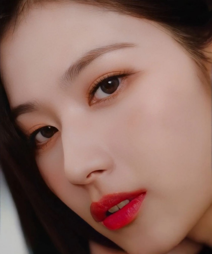  트와이스 사나 웨이크메이크 뷰티 가을 화보