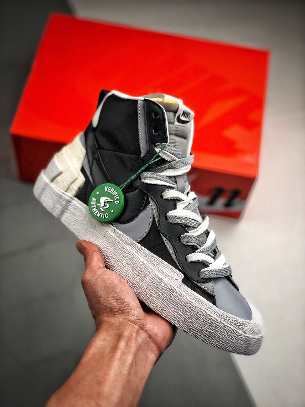 [NIKE x SACAI] S2 나이키 X 사카이 블레이저 미드 그레이 BV0072-002