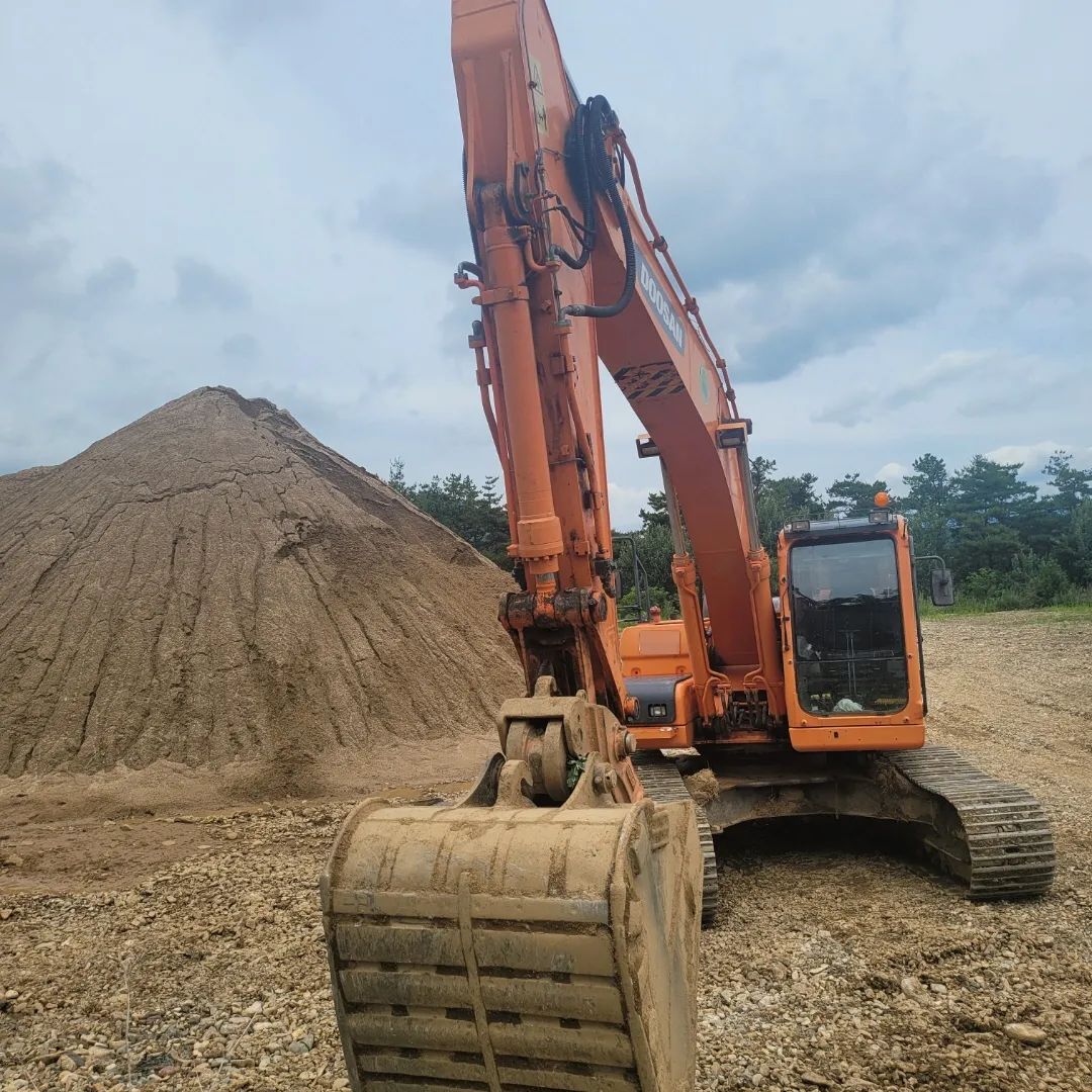 두산 DOOSAN DX220LC모델 2012년식 6200만원 판매합니다