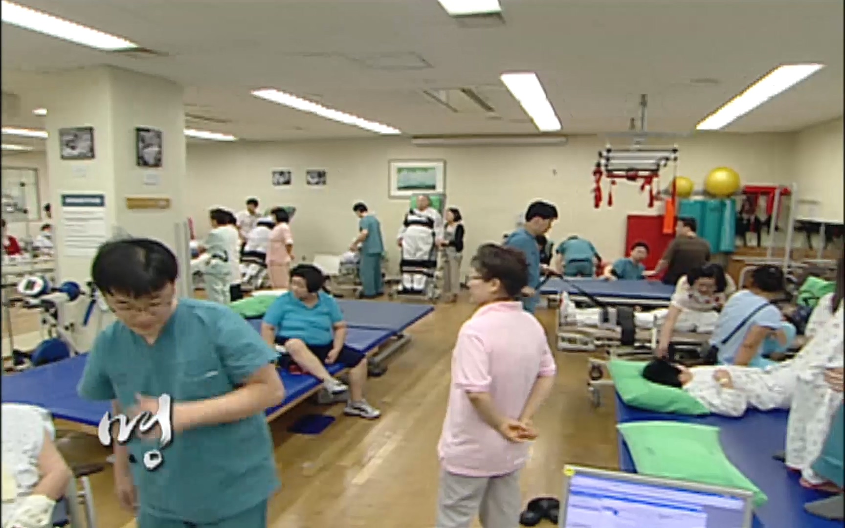 EBS 명의 헬스케어 - TV - 교육의 중심 EBS50대의 공포, 오십견 - 재활의학과 전문의 이강우 교수.mp4_20220913_202316.812.jpg