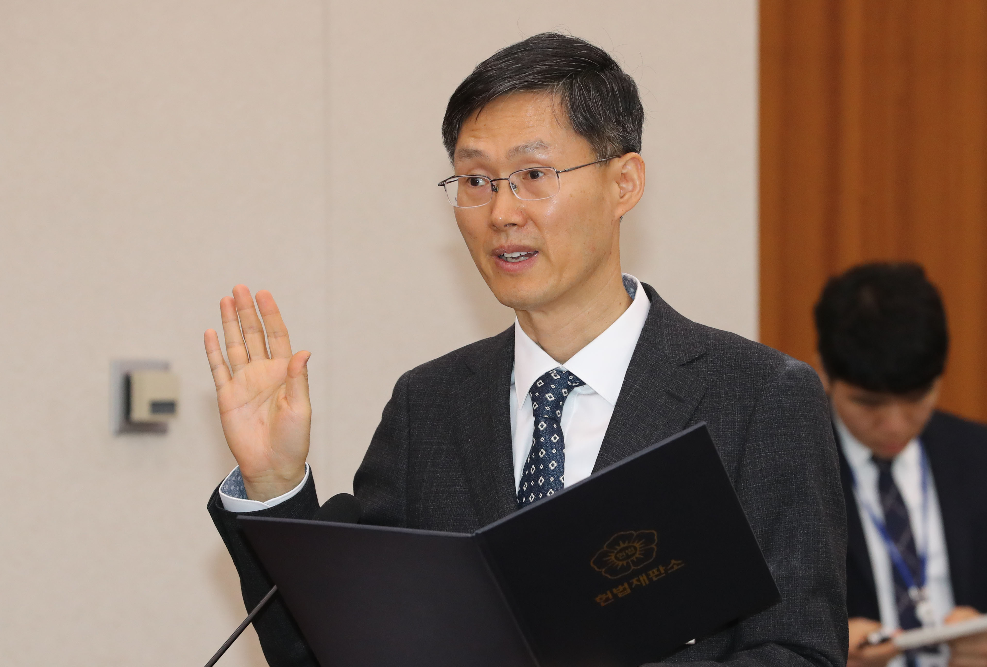 문형배 헌법재판소장 권한대행·이미선 헌법재판관 퇴임, 윤석열 파면 결정 내린 두 사람의 발자취 - 문형배·이미선 두 헌법재판관이 6년간 남긴 발자취 문형배 헌법재판소장 권한대행·이미선 헌법재판관 퇴임, 윤석열 파면 결정 내린 두 사람의 발자취 - 문형배·이미선 두 헌법재판관이 6년간 남긴 발자취