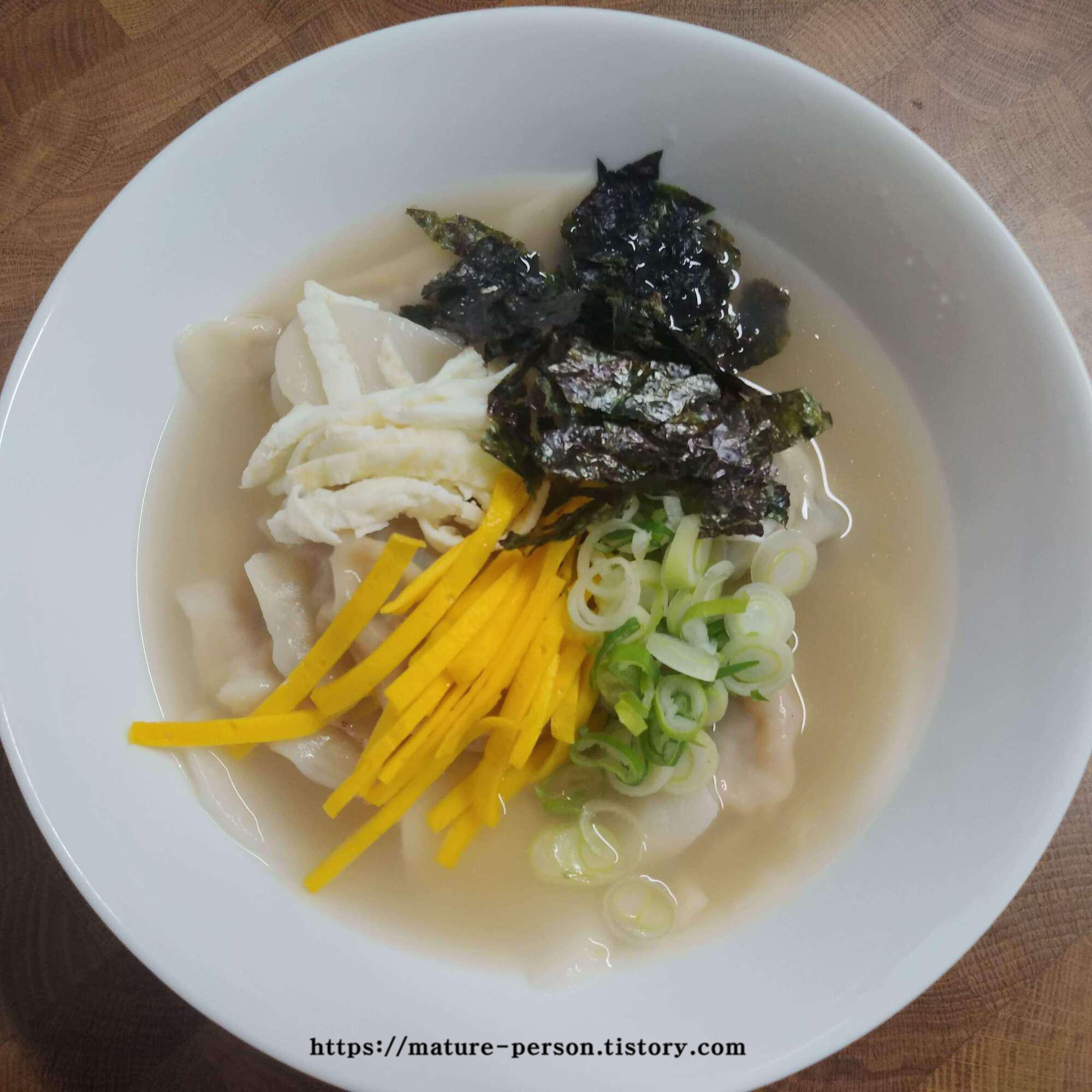  고기만두와 김치만두소 만들기- 둘 다 넣고 끓여먹는 만두국