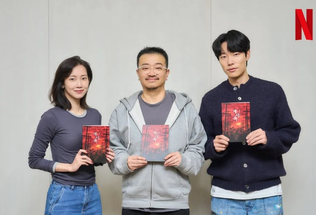 영화 계시록 기본정보 줄거리 등장인물 출연진 원작 웹툰 관전포인트 알폰소 쿠아폰