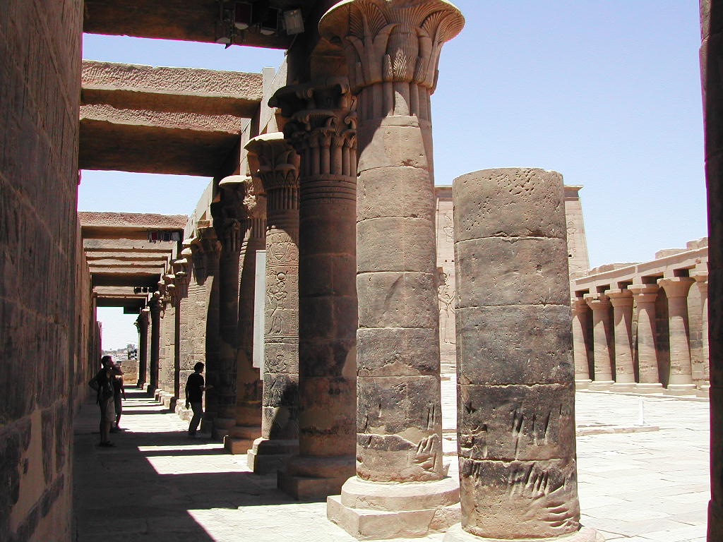 이집트-필레신전-기둥들