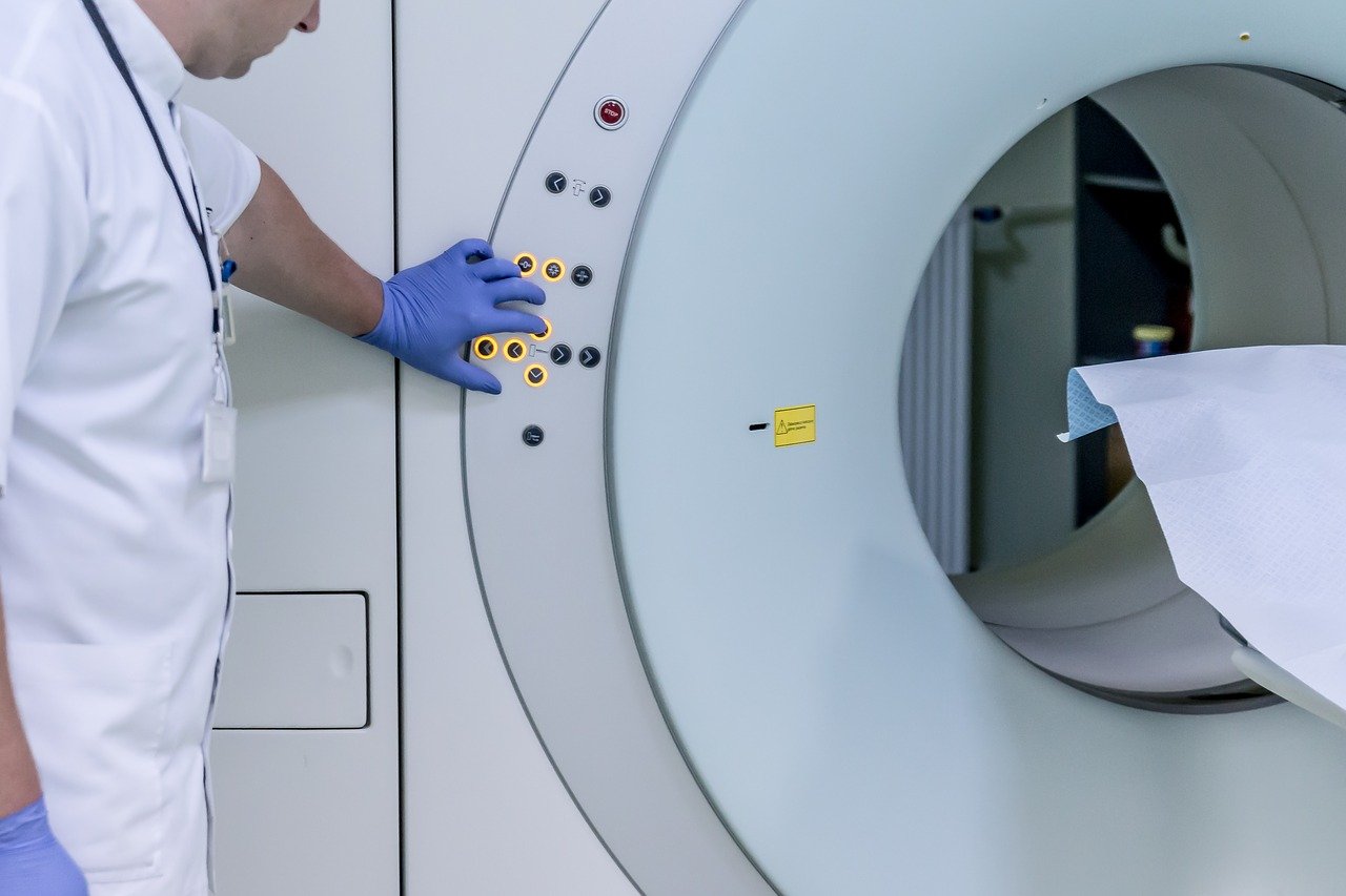 MRI는 자력을 이용하여 인체에 무해하다