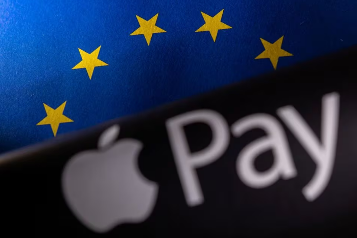 EU flag and Apple Pay logo