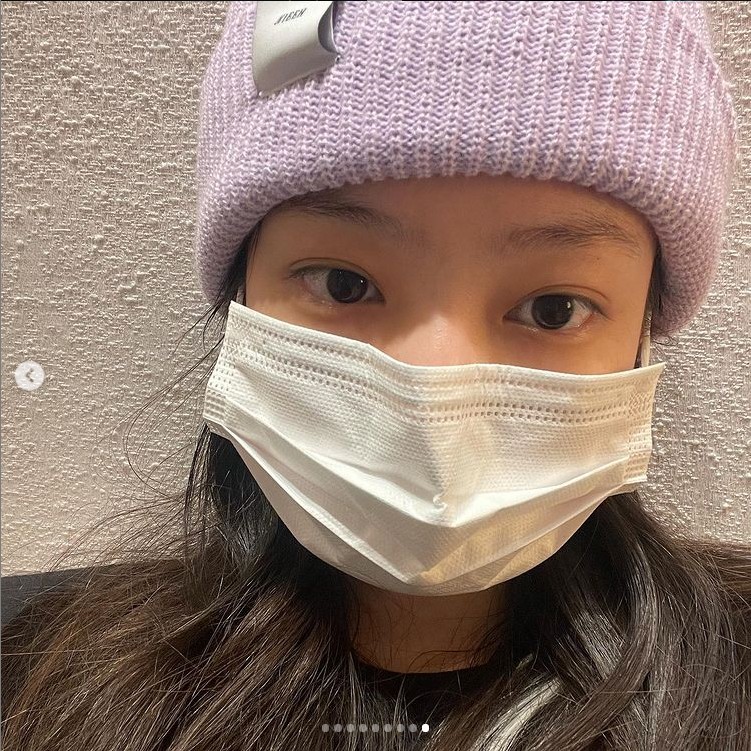  블랙핑크 제니 / 인스타그램 패션 / NIEEH Beanie 니히 비니 / 발렌시아가 자켓 /  NIEEH 팬츠