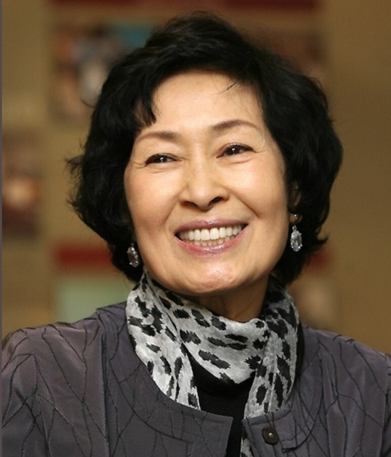  GS25 김혜자 도시락 결식아동 위해 마더 혜레사 로열티 3900원 가격 깎았다?