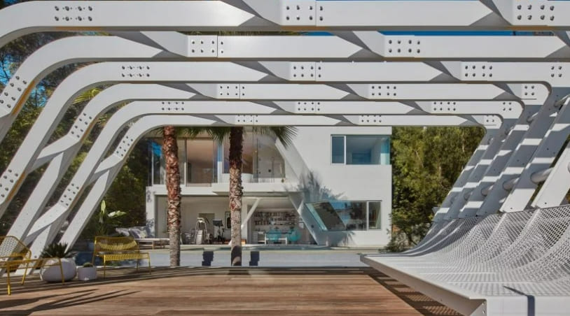 다이닝 룸 크레인이 달려있는 LA 하우스 John Friedman and Alice Kimm include dining room crane in Los Angeles house