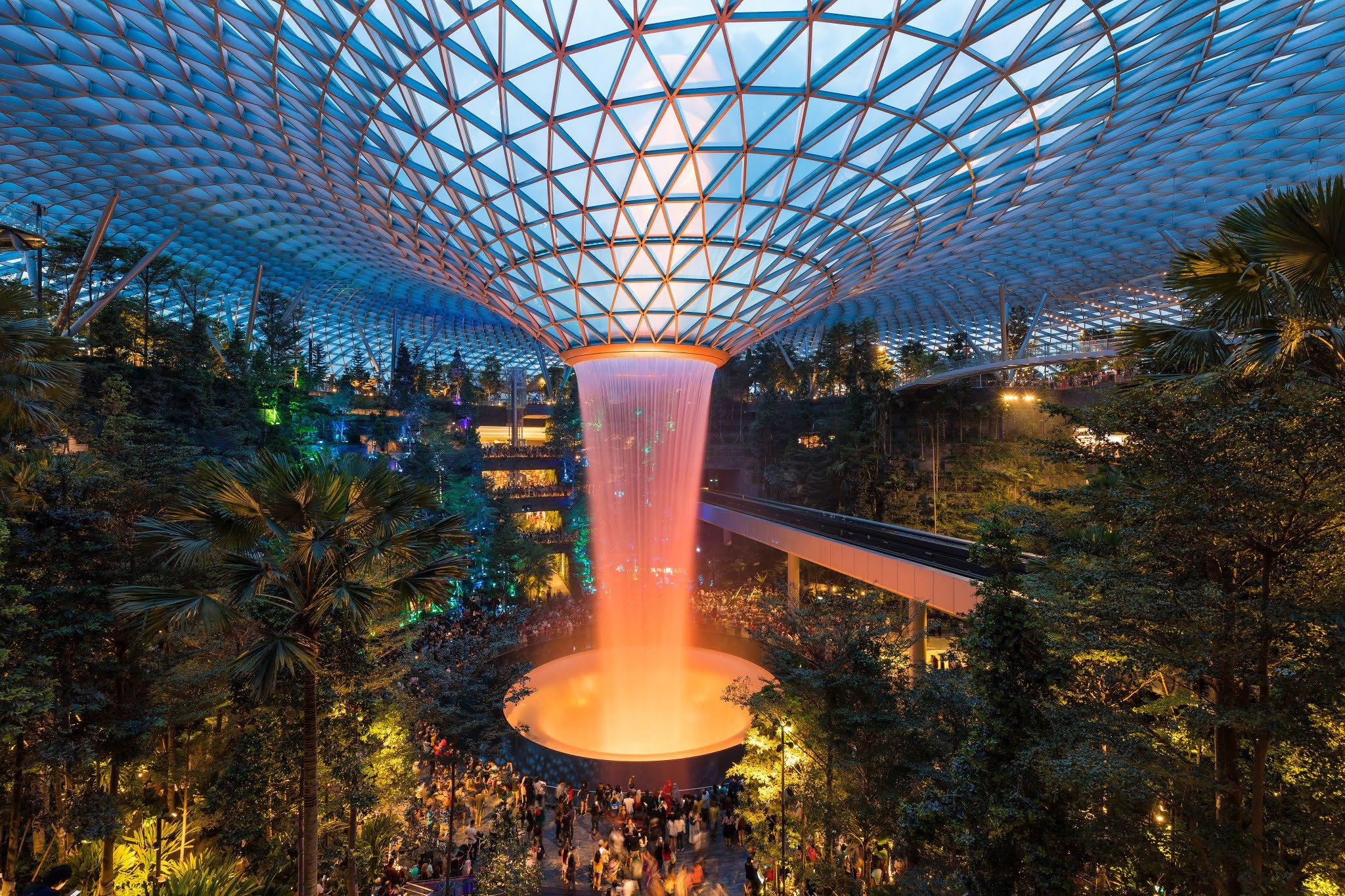 싱가포르 가면 공항에서 나가지 말고 가장 먼저 봐야 할 것: 주얼리 창이 VIDEO: The Best Airport In The World: Singapore Changi Airport: Jewel Changi