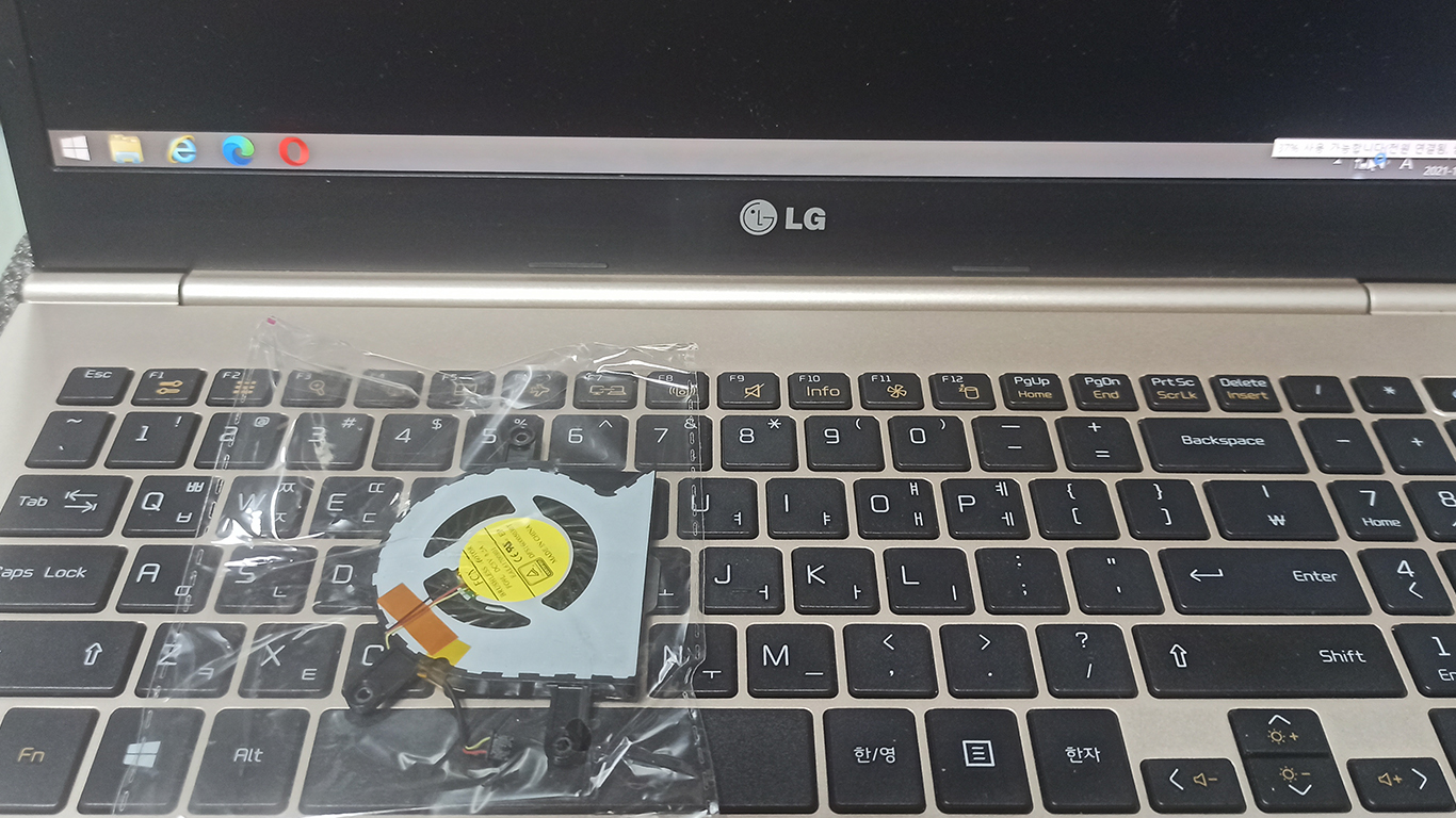 LG전자 PC그램 15Z950-GT5GK 노트북 팬 교체 완료