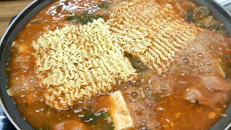 두꺼비부대찌개 이미지
