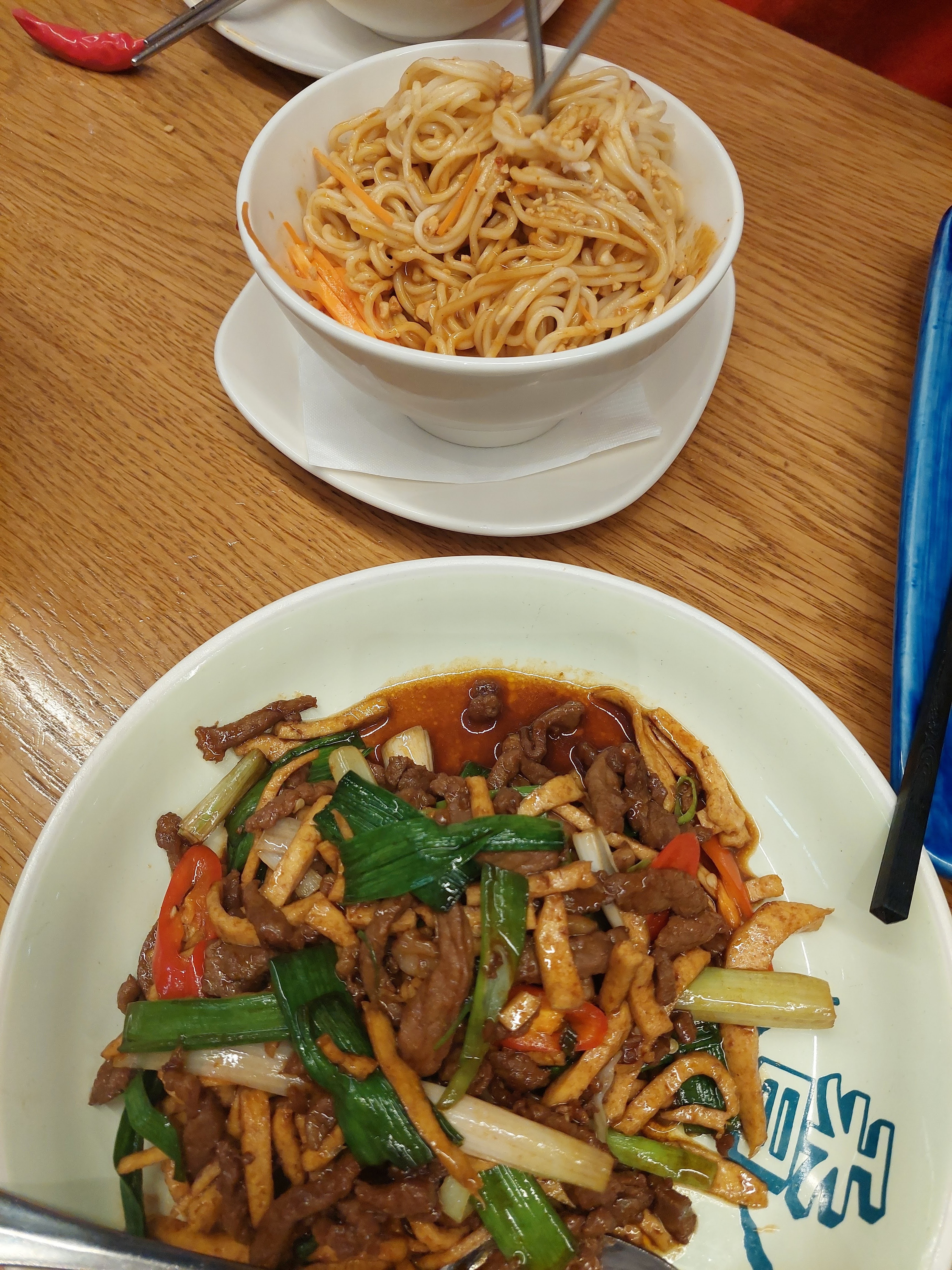 Dry noodles with sesame/stir-fried pork and dried tofu