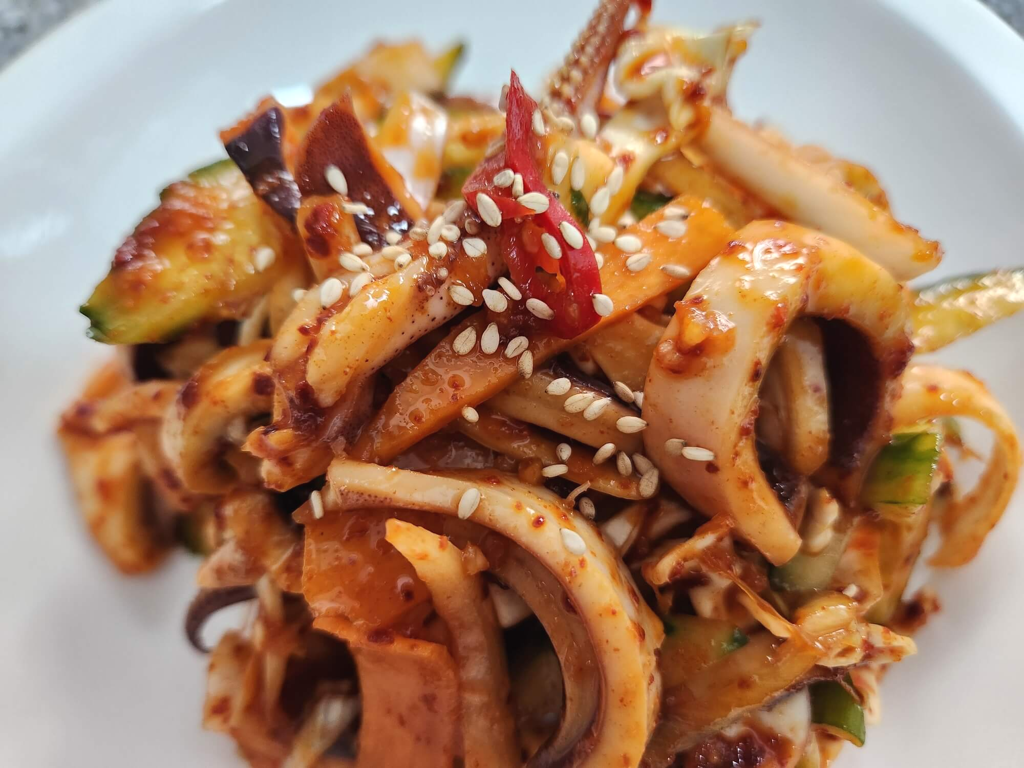 오징어 초무침 담기