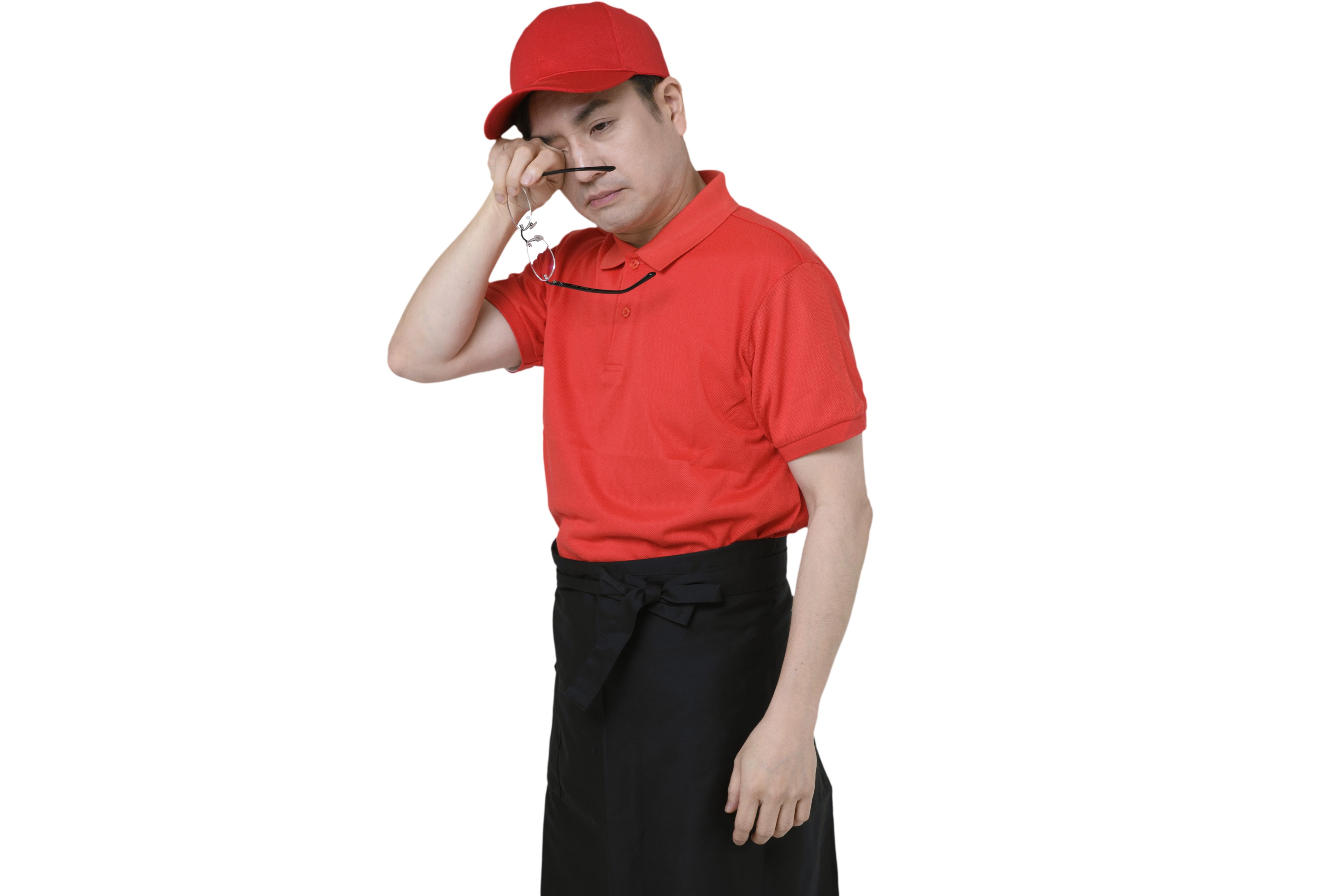 눈을 비비는 사진