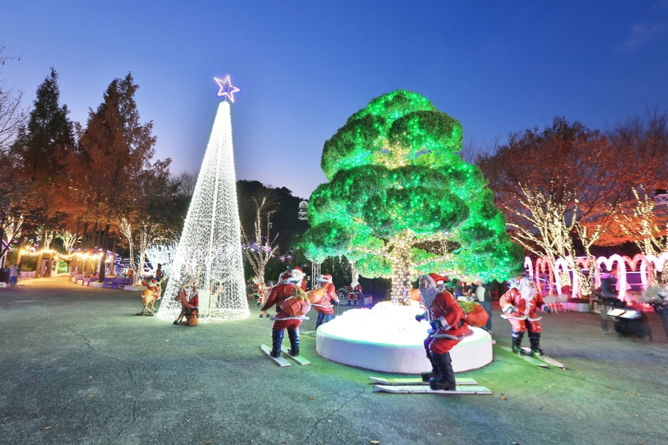 경북 불빛 축제&amp;#44; 청도 산타마을 빛 축제 / 사진 = 대한민국 구석구석