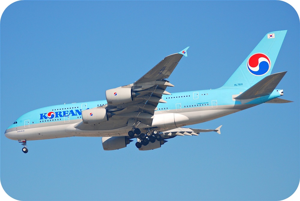 대한항공-A380-여객기-푸른-하늘-비행중