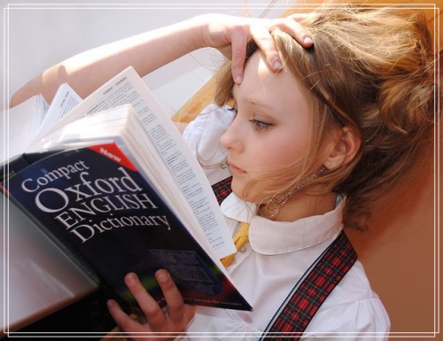 책읽는-외국소녀