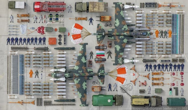  마치 장난감처럼 보이는 깔끔하게 정리된 전투기와 무기들 Air Force Photographer Captures Neatly Organized Fighter Jets and Weapons From Above