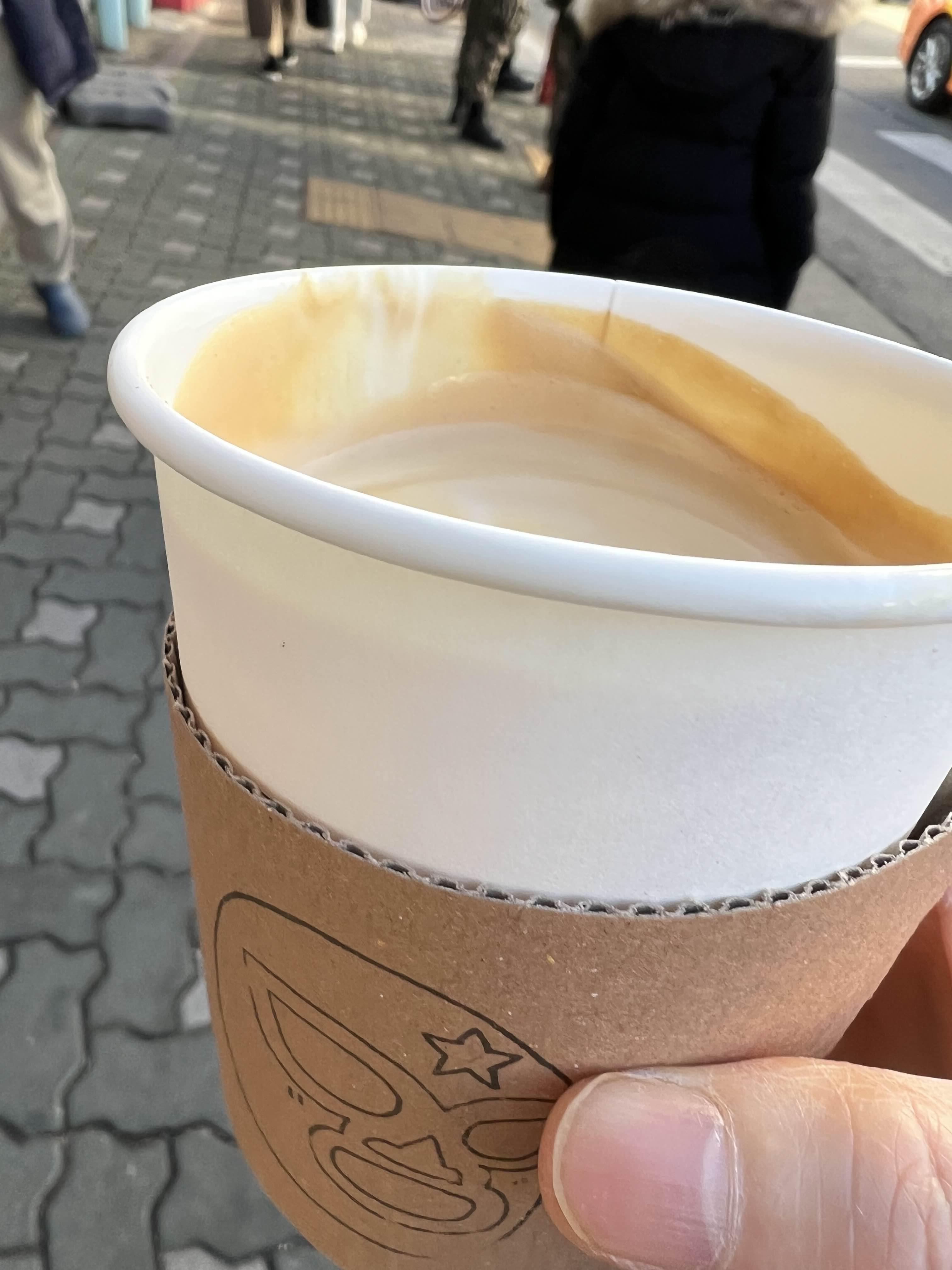 홍대 커피리브레 원두사면 라떼 2