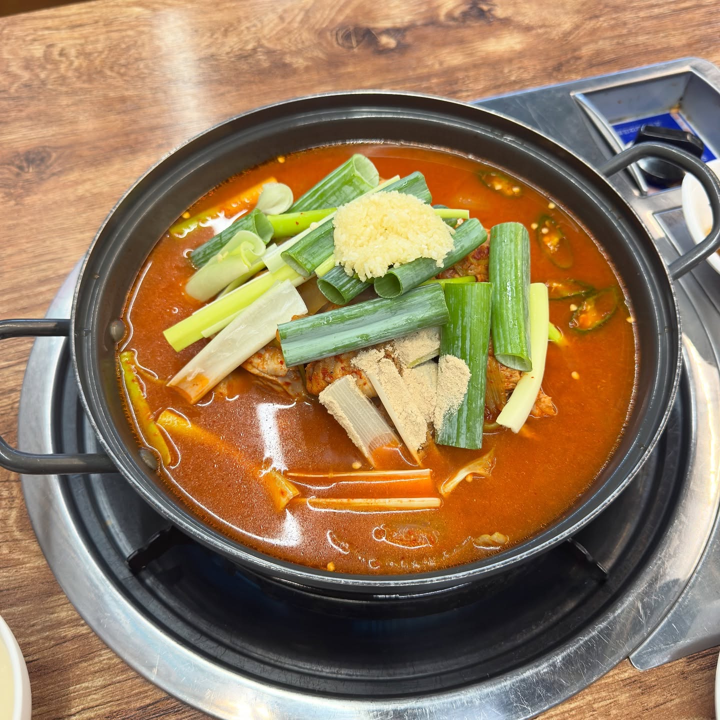 Dakbokeumtanggwakkomak (닭볶음탕과꼬막) 1