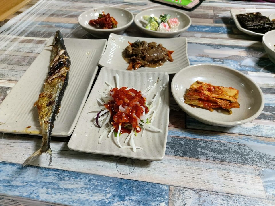  경북영덕예주돌솥밥영해면밥집 무난한음식 특이한 밥색