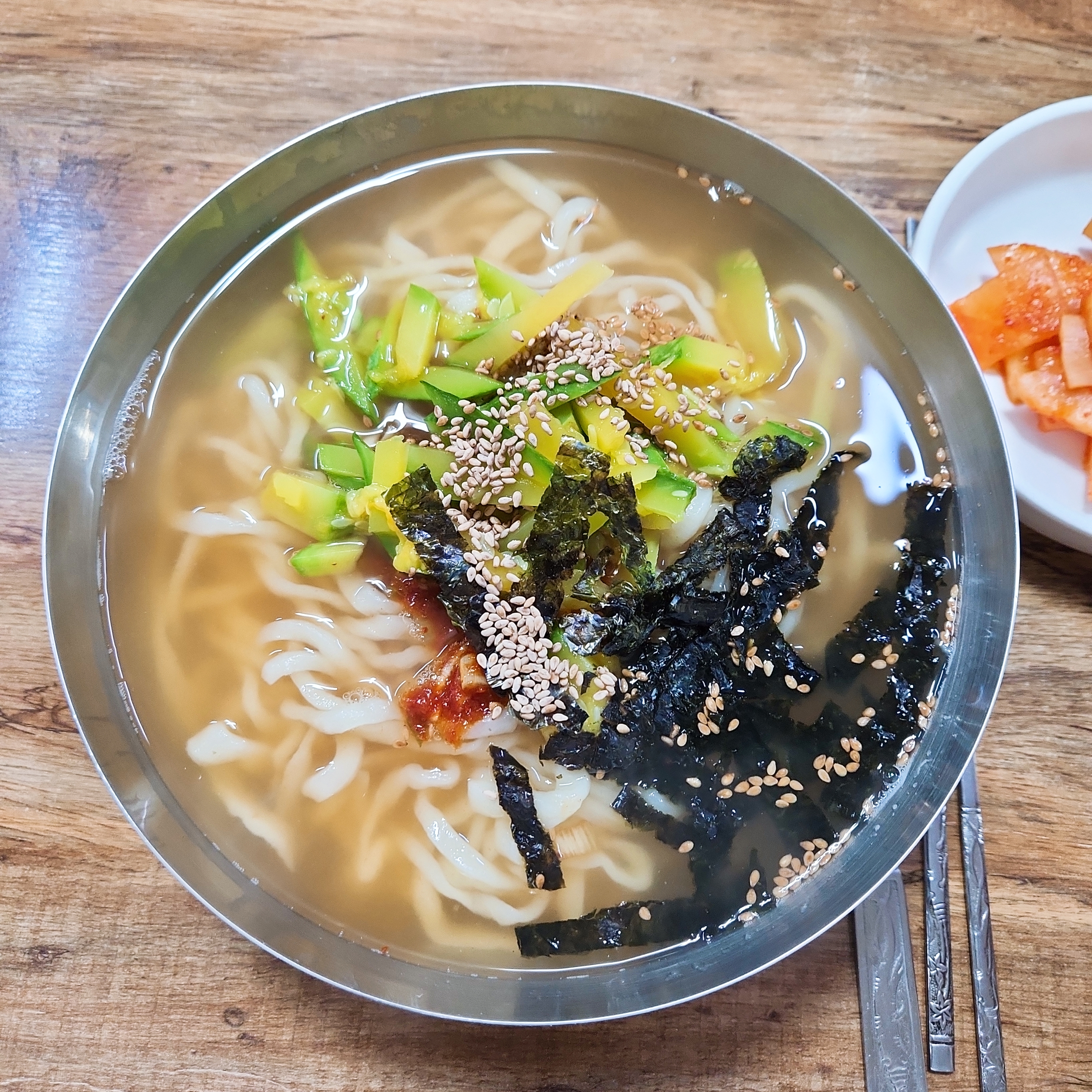  실패할리 없는 시장 칼국수 맛집 부산 연동시장 시장칼국수