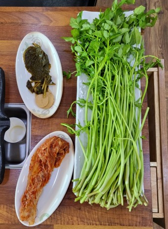 미나리 삼겹살 미나리 해물전