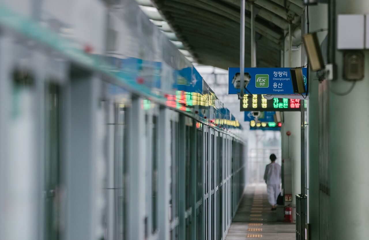 서울 탐험 여행자&#44; 서울- 지하철- 사진