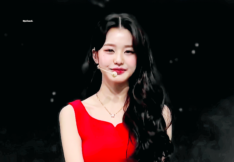  걸그룹 아이브로 데뷔한 장원영 미모 쇼케이스 레드드레스 움짤