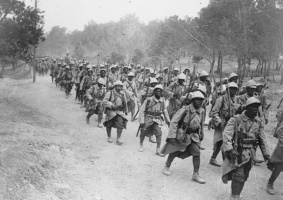독일령 카메룬으로 진군하는 프랑스령 세네갈 식민지인 부대