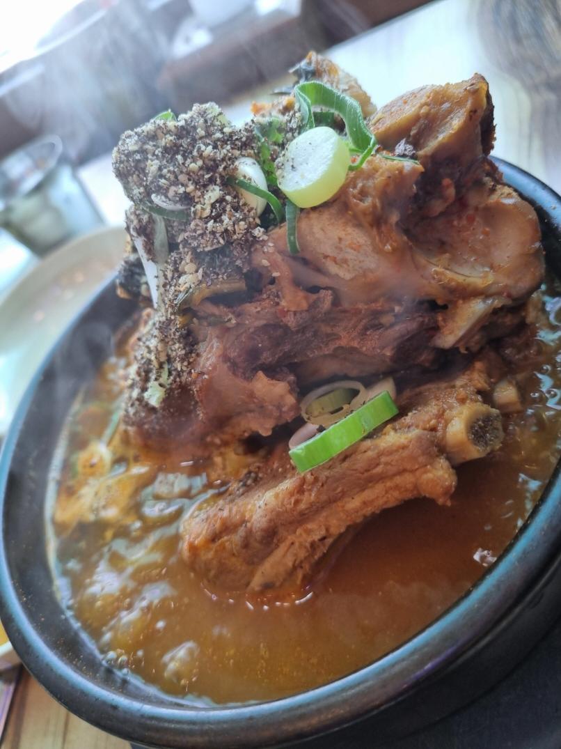 사대명가뼈다귀해장국 이미지
