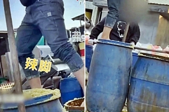  중국 배추공장, 담배물고 맨발로 제조... 불결한 실태