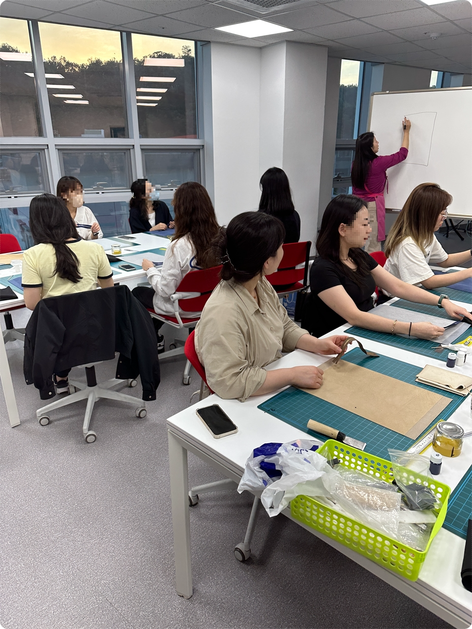  포항시 꿈트리 청춘센터 4회차 클러치 만들기 [포항 오유 가죽 공방]
