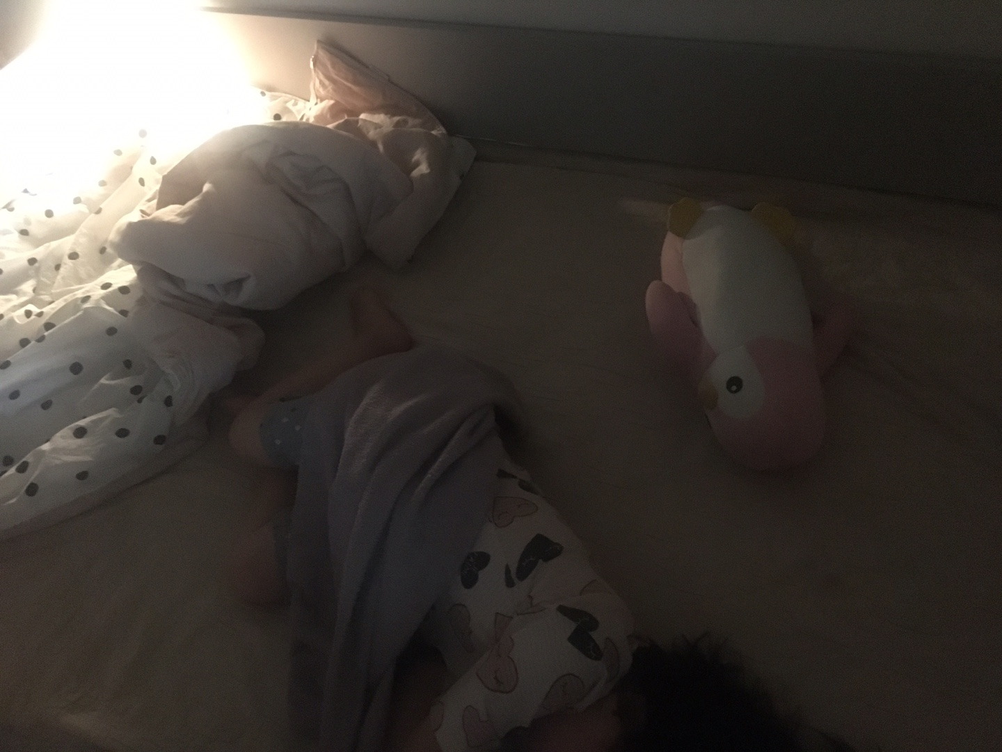  분리불안이 있는 우리딸이 처음으로 혼자 자고 있다