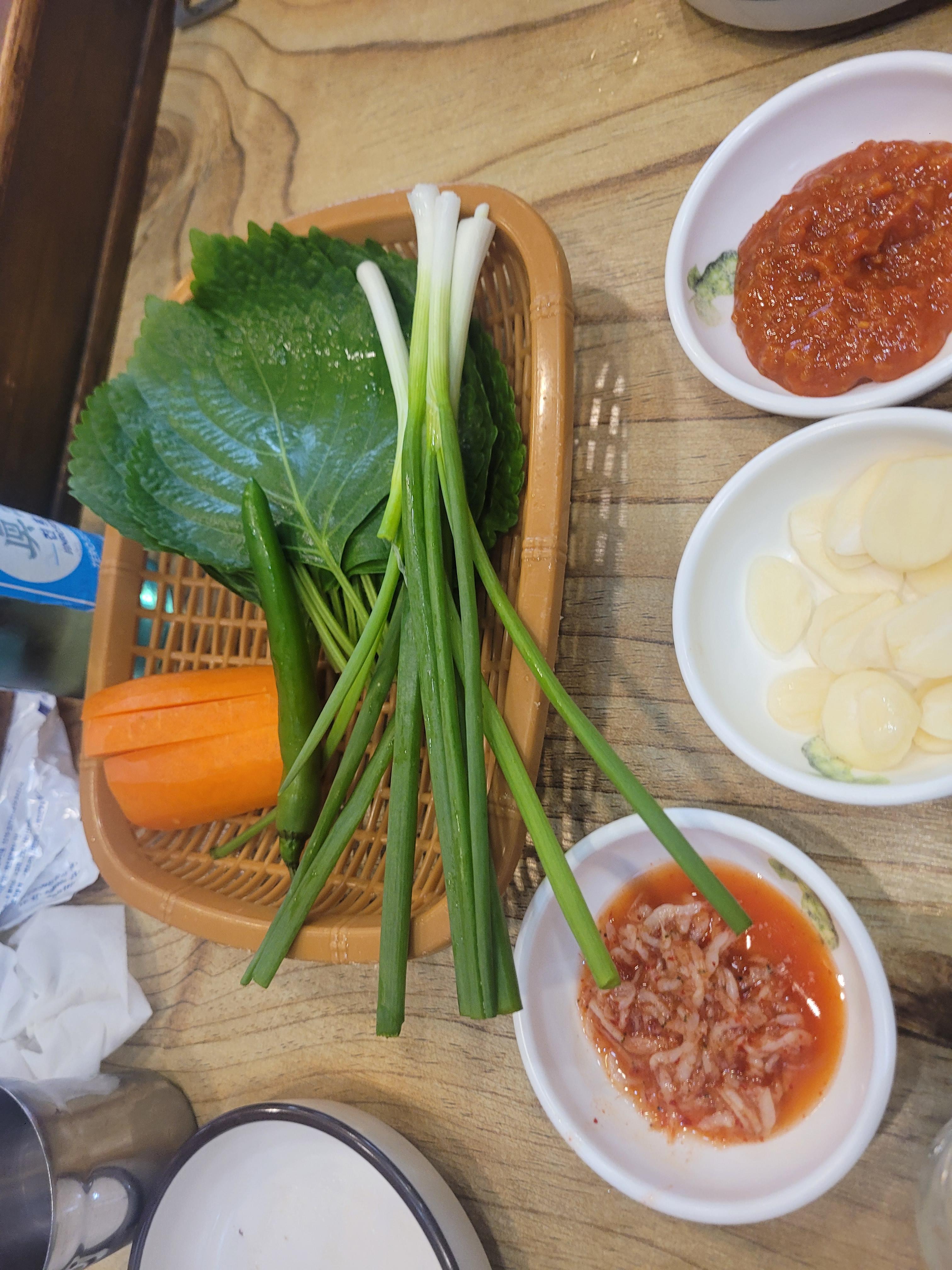 Hongyureungohyangjokbalsamgyetang 5