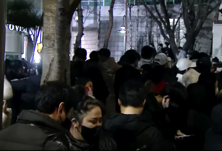  윤석열 당선자 집 앞에서 공중파 카메라에 포착된 홍선영 충격근황,홍진영 근황은.??