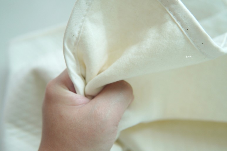 아기 배변 훈련. 방수 패드는 필수입니다. 라비킷