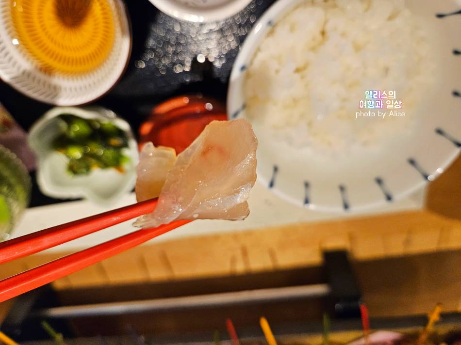 일렬로 늘어선 맛있는 꼬치 튀김 교토 기온 본점 마이코 한 리뷰