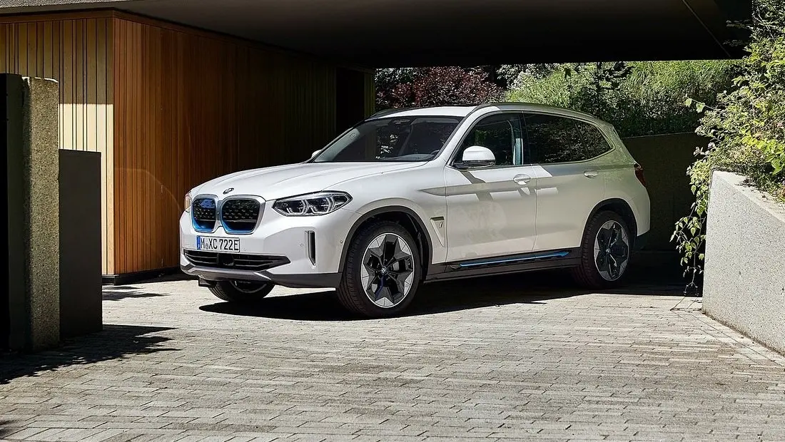 BMW iX3 가격 실구매가 모의견적 제원 옵션 카탈로그 외관 디자인 내부 색상 디자인 인테리어 편의사양 안전사양 총정리