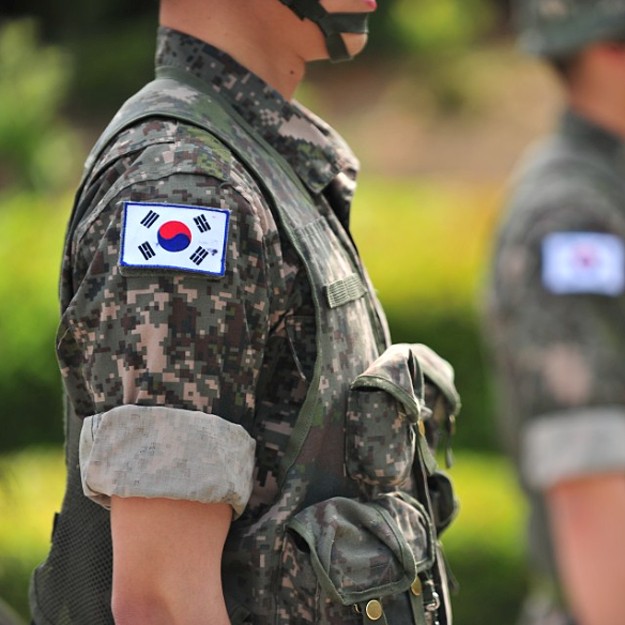 군인