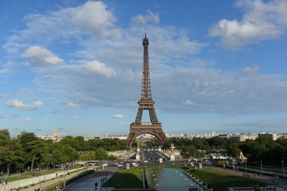  에펠탑 효과 - Eiffel Tower Effect 연애를 성공시킬 수도 있는 간단한 효과