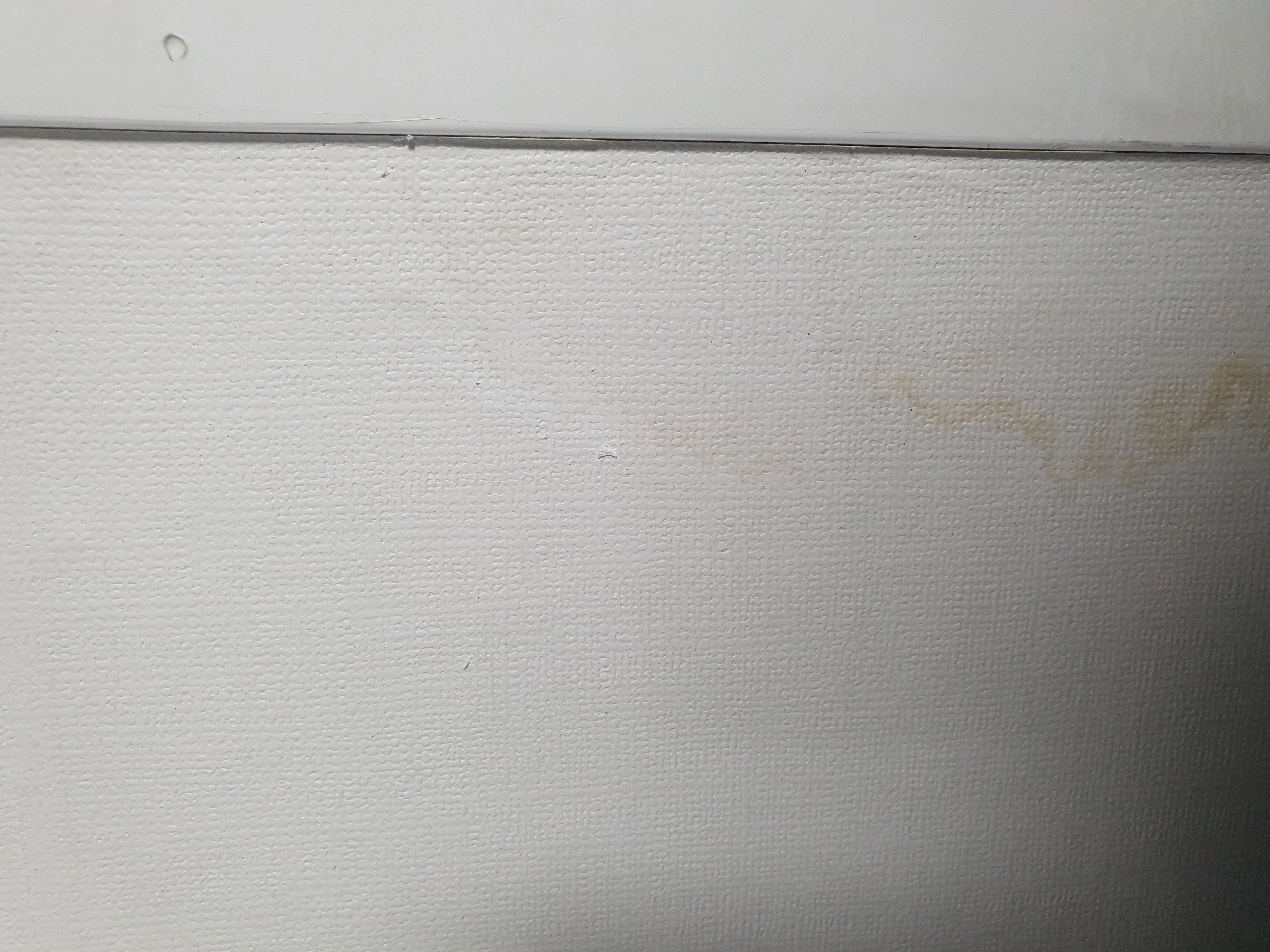  합지 벽지에 묻은 얼룩 지우기