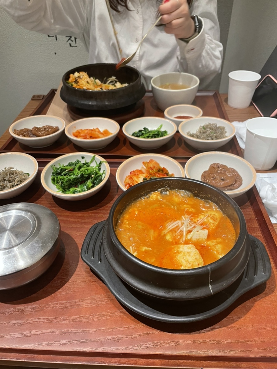  돌장각, 신촌현대백화점 식당