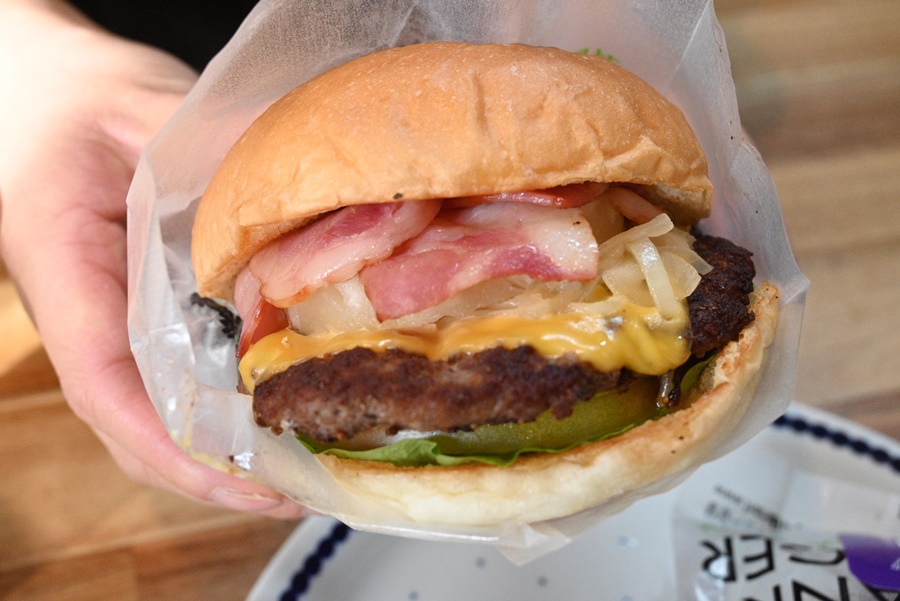  미국식 수제 프랭크버거 기본에 충실한 느낌에 맛.