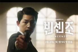 빈센조의 주인공 마피아역을 맡은 송중기가 총을 겨누는 모습
