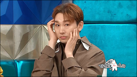 커밍아웃 했다고 오해받았던 김호영, 동성 성추행 혐의로 피소... 사건 전말은? 커밍아웃 했다고 오해받았던 김호영, 동성 성추행 혐의로 피소... 사건 전말은?