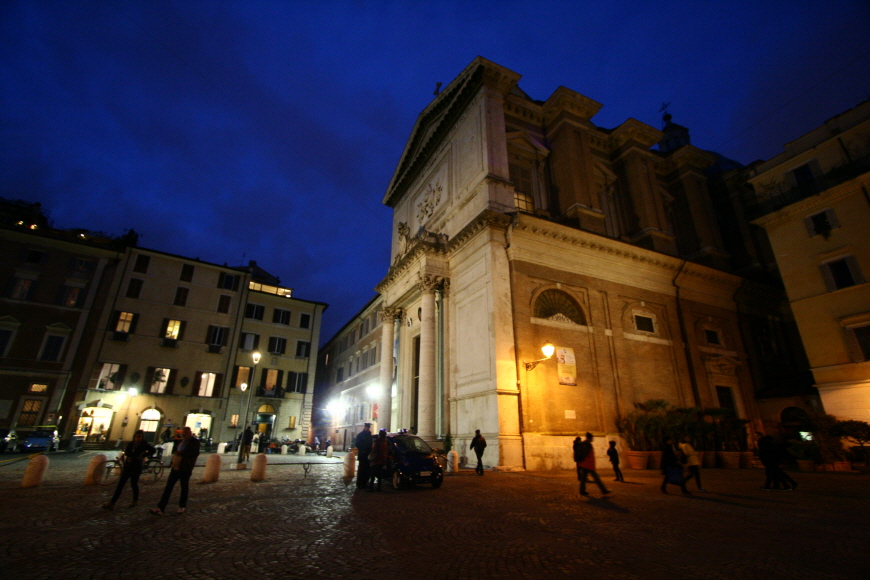 로마-골목에서-만난-성당