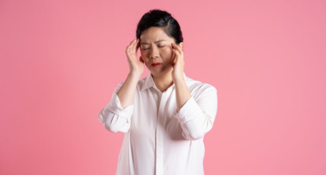 나이가 들어서는 어지러운 증상에도 주의를 해야 한다. 어지럽거나 토할 것 같은 증상은 심장마비 징후로 꼽힌다.